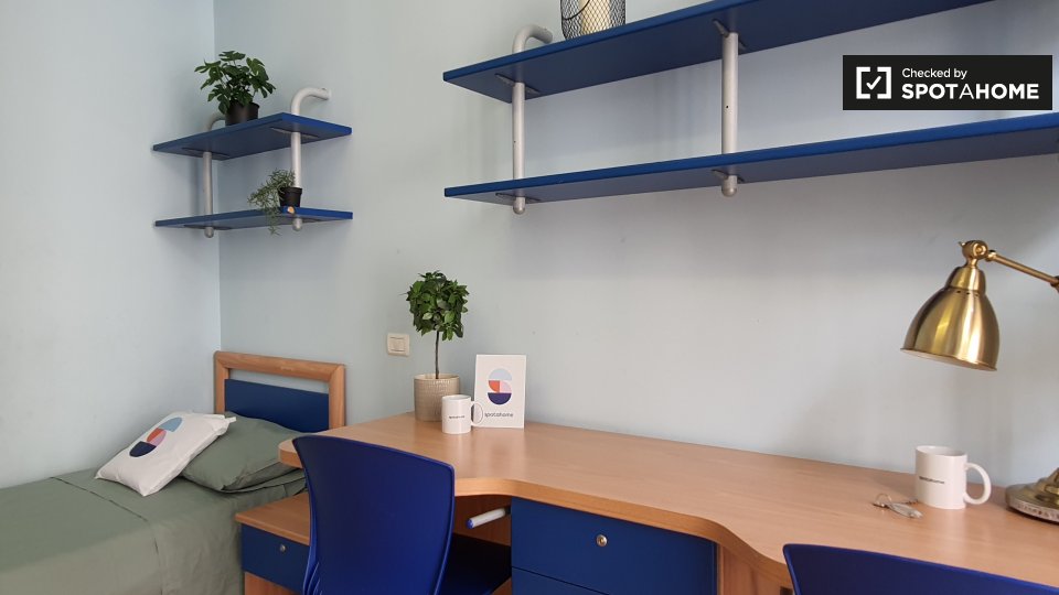 Immagine 1 di Camera condivisa in affitto  in Via Anton Giulio Barrili a Milano