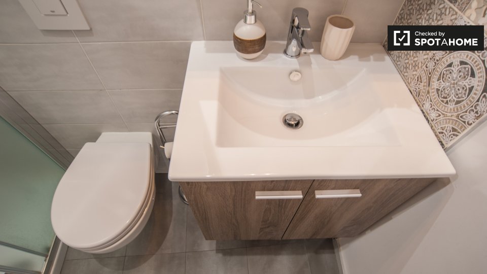 Immagine 12 di Ufficio in affitto  in Via delle Fornaci, 00165 Roma RM, Italy a Roma