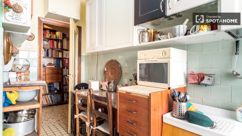 Immagine 8 di Camera condivisa in affitto  in Via Raffaele Balestra a Roma