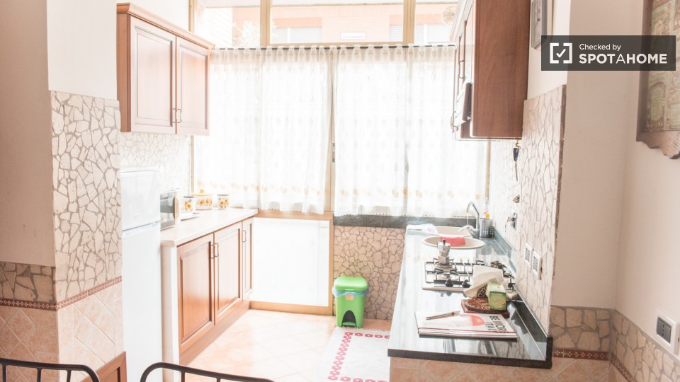 Immagine 10 di Camera condivisa in affitto  in Via Francesco Vettori a Roma