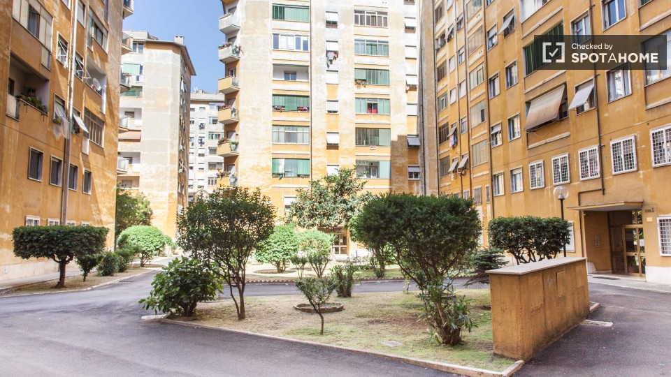 Immagine 10 di Camera condivisa in affitto  in Via Calpurnio Fiamma a Roma