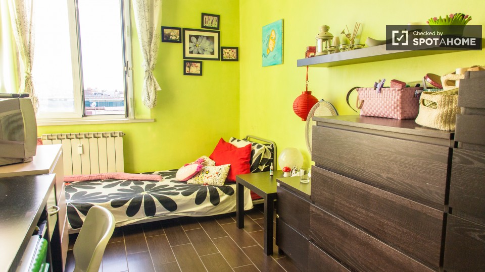 Immagine 1 di Camera condivisa in affitto  in Via Appia Nuova a Roma