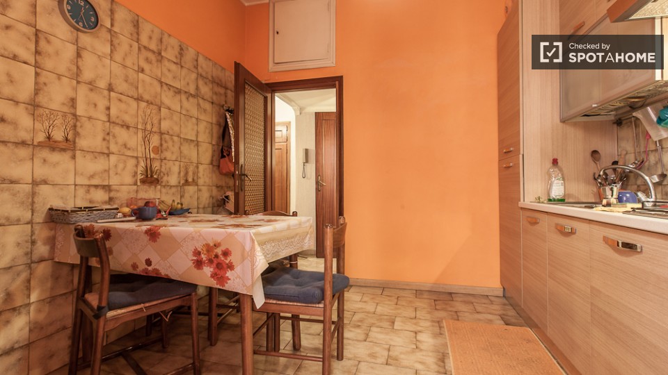 Immagine 7 di Camera condivisa in affitto  in Via Mecenate a Roma