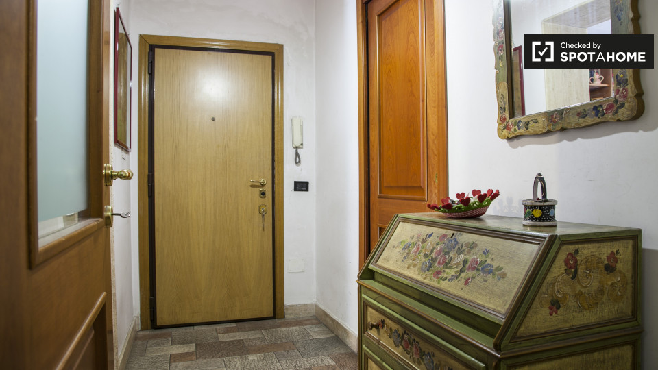 Immagine 16 di Camera condivisa in affitto  in Via dei Crispolti a Roma