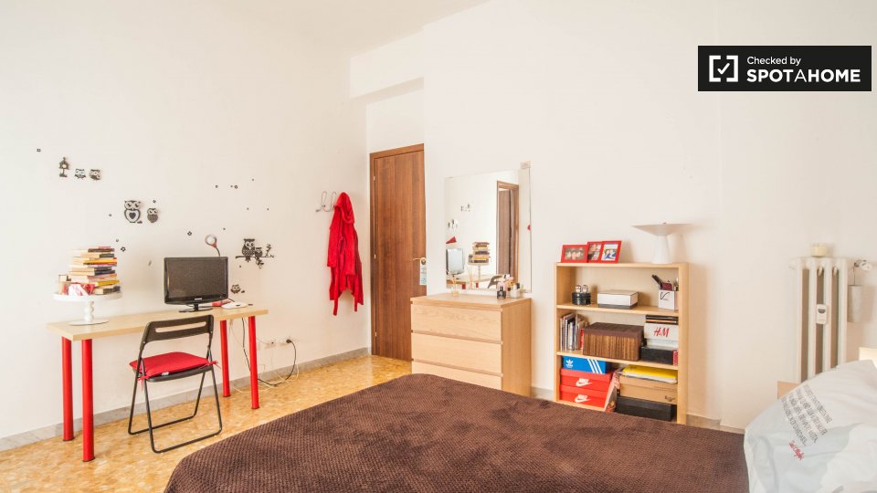 Immagine 4 di Camera condivisa in affitto  in Piazza San Giovanni Bosco a Roma