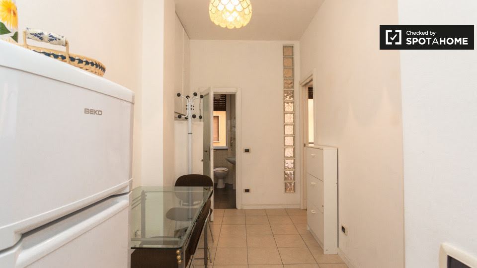 Immagine 7 di Camera condivisa in affitto  in Via Salasco a Milano