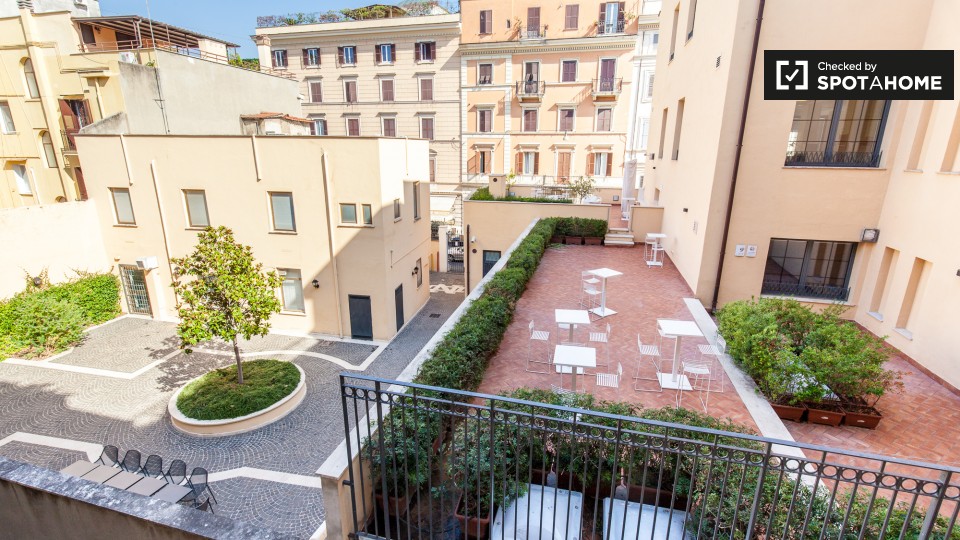 Immagine 13 di Ufficio in affitto  in Via Capo d'Africa a Roma