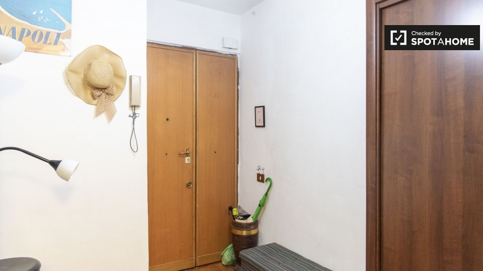 Immagine 16 di Camera condivisa in affitto  in Via Sinuessa a Roma