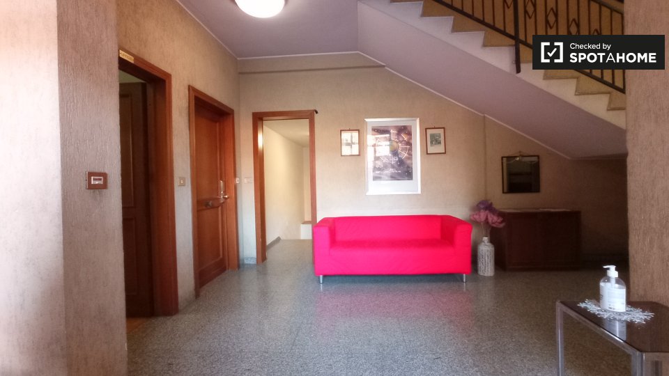 Immagine 15 di Appartamento in affitto  in Via Ildebrando Vivanti a Roma