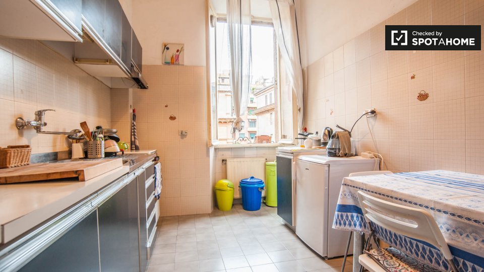 Immagine 12 di Camera condivisa in affitto  in Piazza Melozzo da Forlì, 00196 Roma RM, Italy a Roma