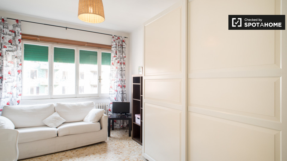 Immagine 16 di Camera condivisa in affitto  in Via Casilina a Roma