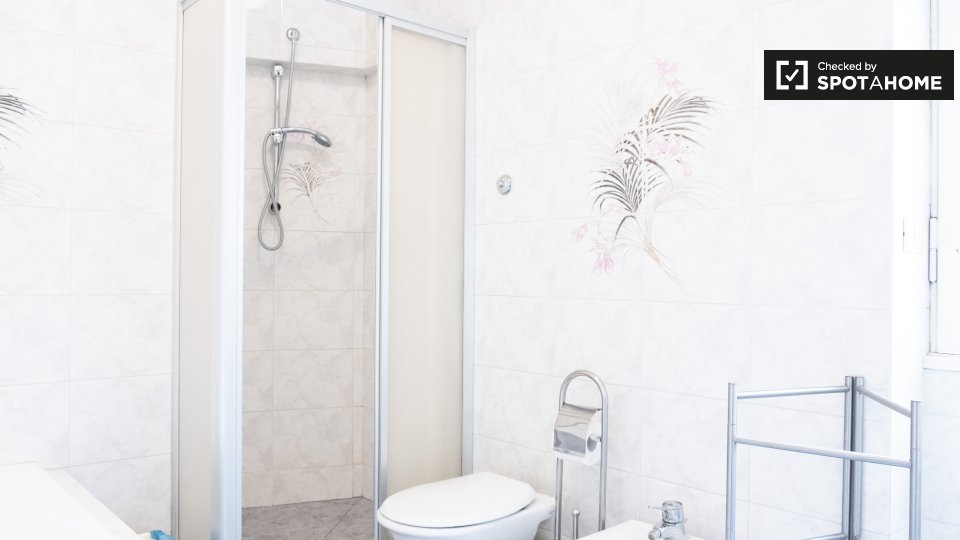 Immagine 8 di Camera condivisa in affitto  in Via Gregorio VII a Roma