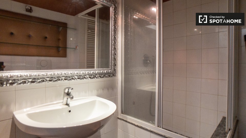 Immagine 18 di Appartamento in affitto  in Via Ascanio Sforza, 20136 Milano MI, Italy a Milano