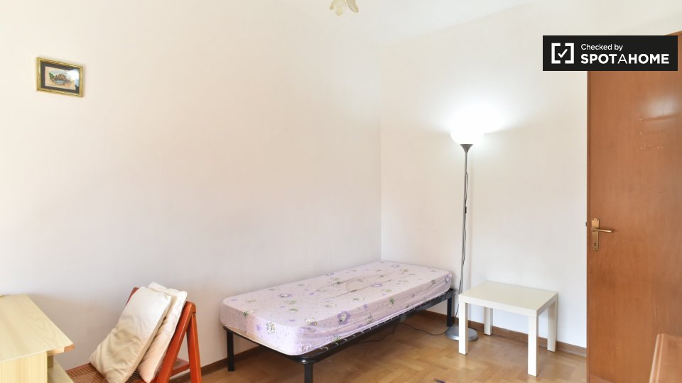 Immagine 19 di Camera condivisa in affitto  in Viale dei Caduti Nella Guerra di Liberazione a Roma