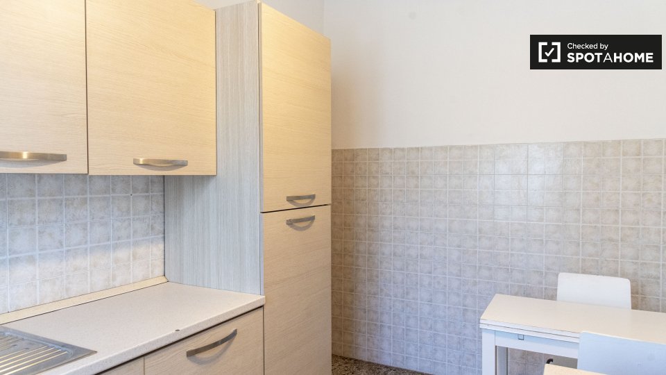 Immagine 7 di Camera condivisa in affitto  in Via Portuense a Roma