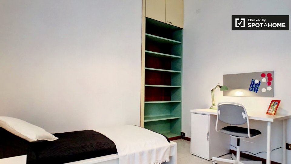 Immagine 3 di Camera condivisa in affitto  in Viale Bligny a Milano