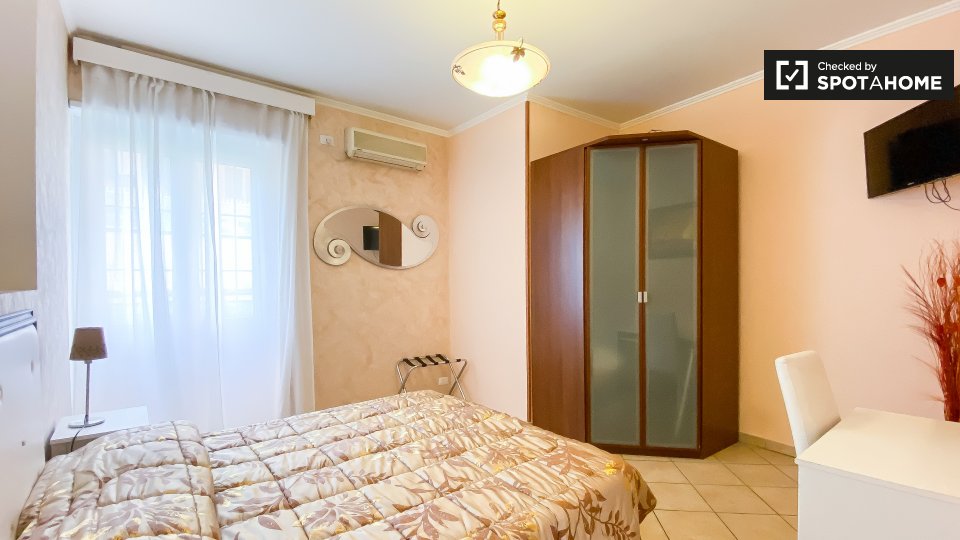 Immagine 2 di Camera condivisa in affitto  in Via Giovanni da Empoli a Roma
