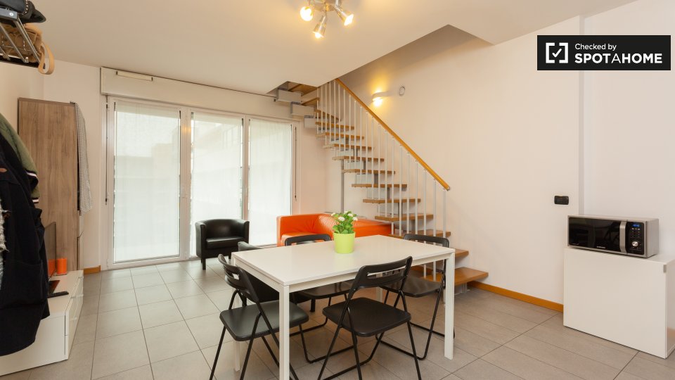 Immagine 5 di Camera condivisa in affitto  in Viale dell'Innovazione a Milano