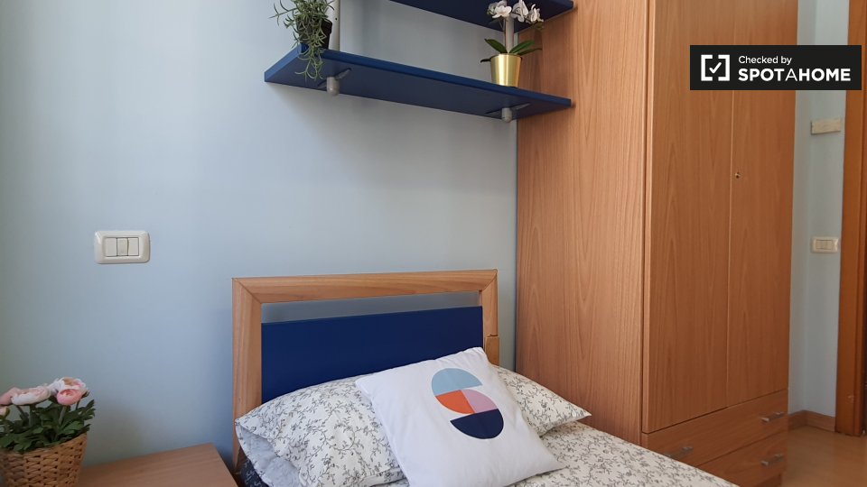 Immagine 19 di Camera condivisa in affitto  in Via Anton Giulio Barrili a Milano