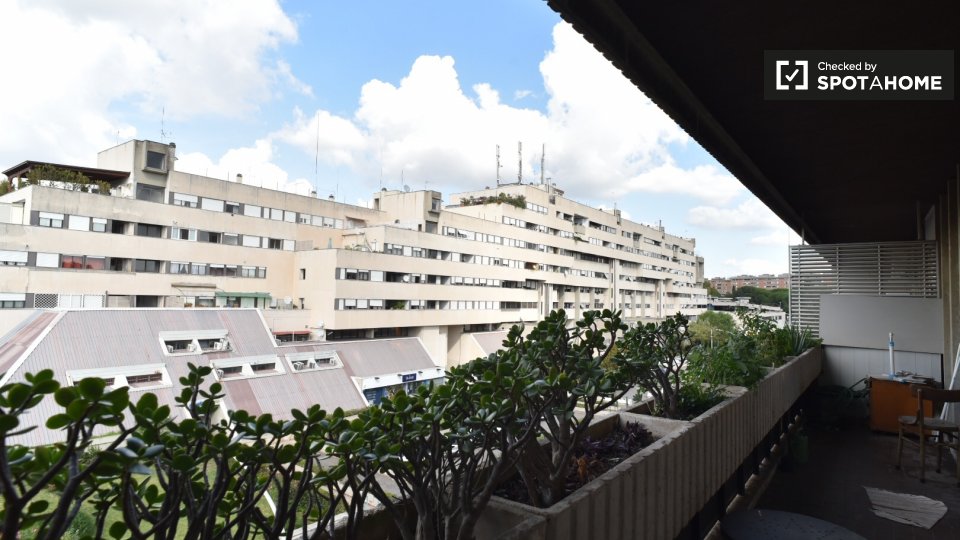 Immagine 10 di Camera condivisa in affitto  in Viale dei Caduti Nella Guerra di Liberazione a Roma