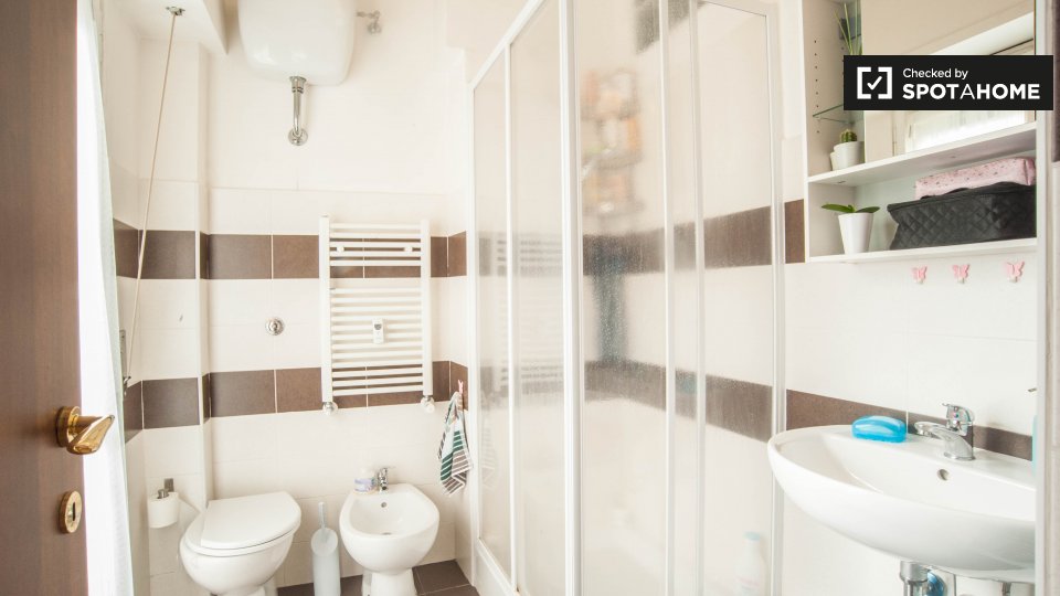 Immagine 5 di Camera condivisa in affitto  in Piazza San Giovanni Bosco a Roma