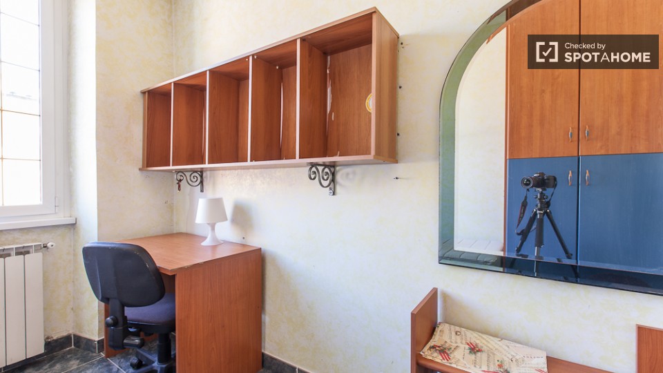 Immagine 2 di Camera condivisa in affitto  in Via dei Noci a Roma