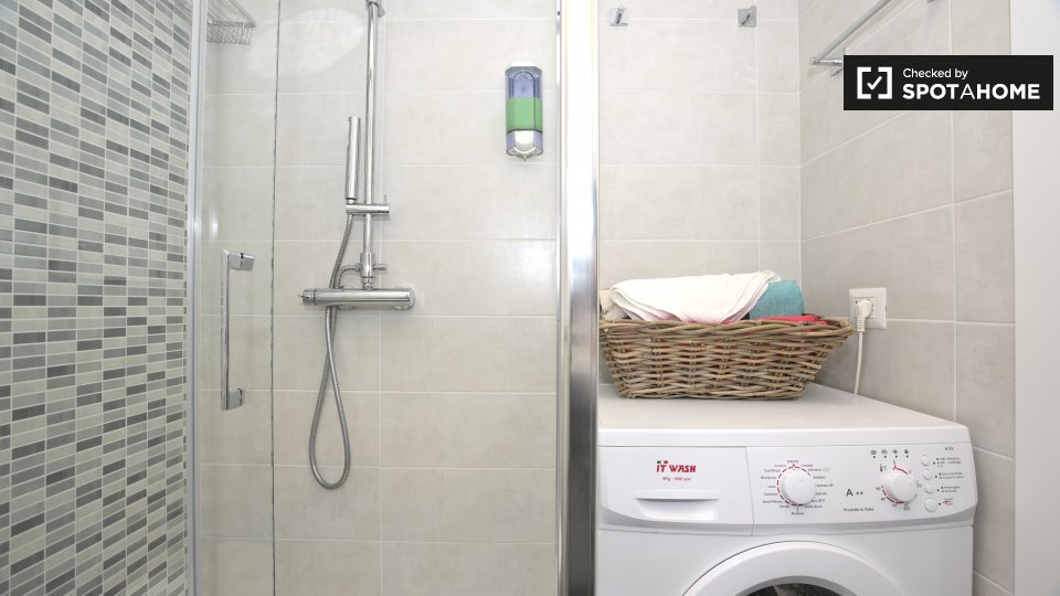 Immagine 11 di Appartamento in affitto  in Via Alessandria a Roma