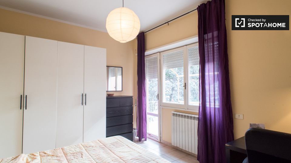 Immagine 17 di Camera condivisa in affitto  in Viale Jonio a Roma