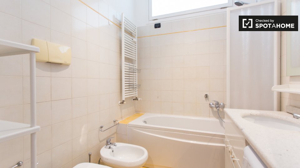 Immagine 11 di Camera condivisa in affitto  in Via Carlo Darwin a Milano