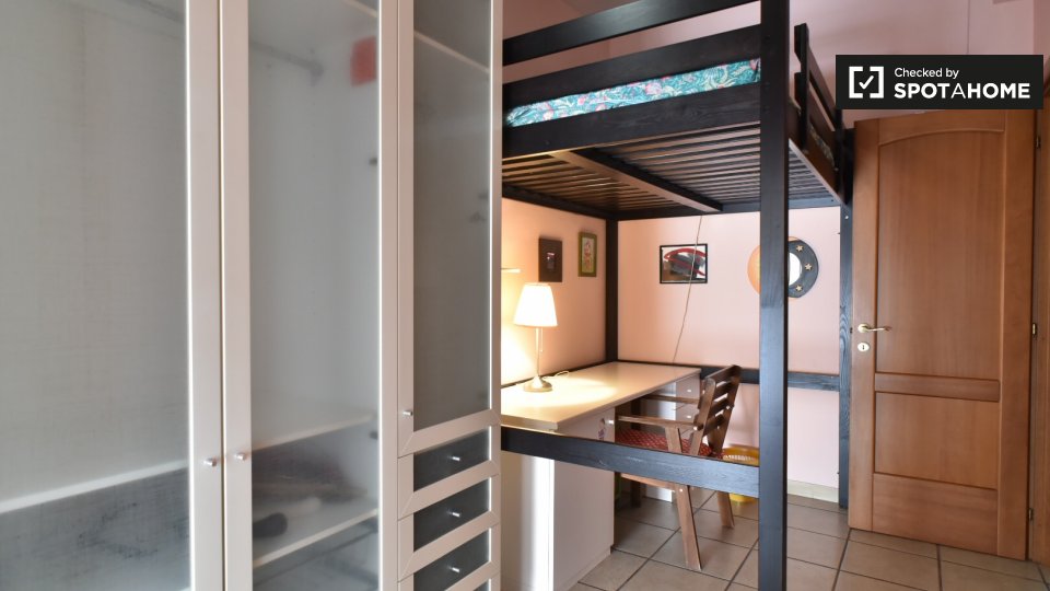 Immagine 2 di Camera condivisa in affitto  in Via di Torrevecchia, 00168 Roma RM, Italy a Roma