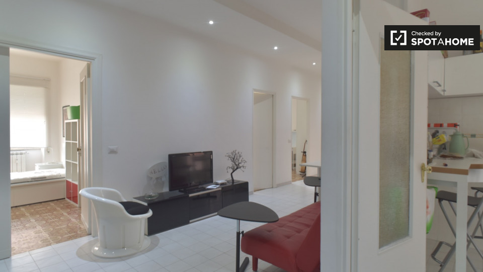 Immagine 6 di Camera condivisa in affitto  in Via Filippo Eredia a Roma