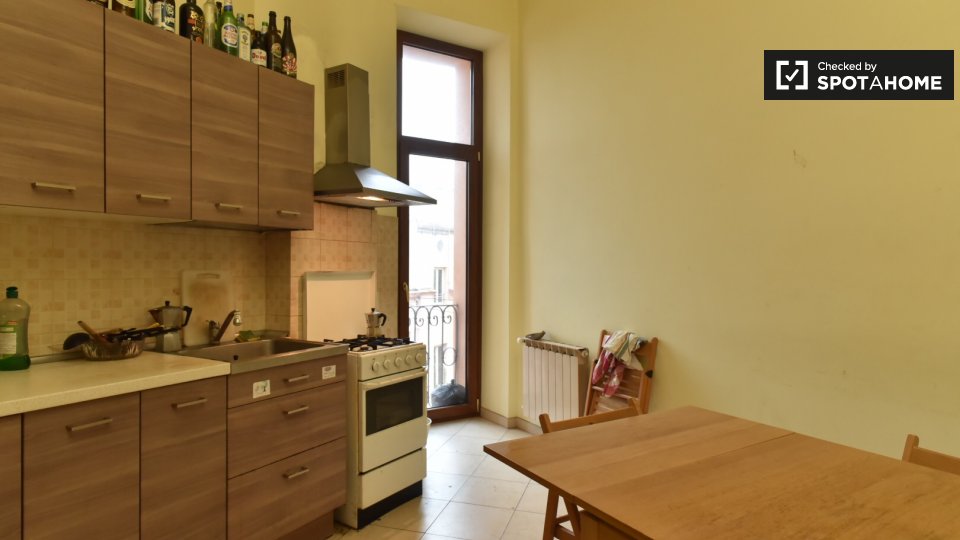 Immagine 12 di Camera condivisa in affitto  in Piazza Vittorio Emanuele II, 00185 Roma RM, Italy a Roma