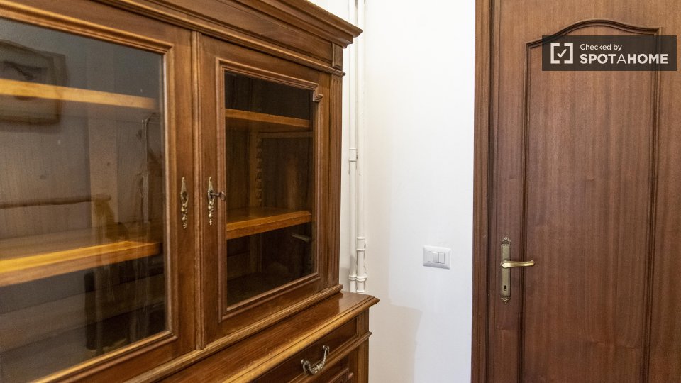 Immagine 11 di Camera condivisa in affitto  in Via Vetulonia a Roma