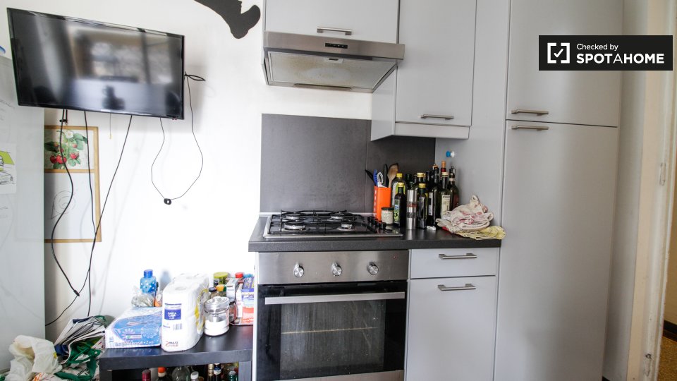 Immagine 9 di Camera condivisa in affitto  in Corso S. Maurizio a Torino