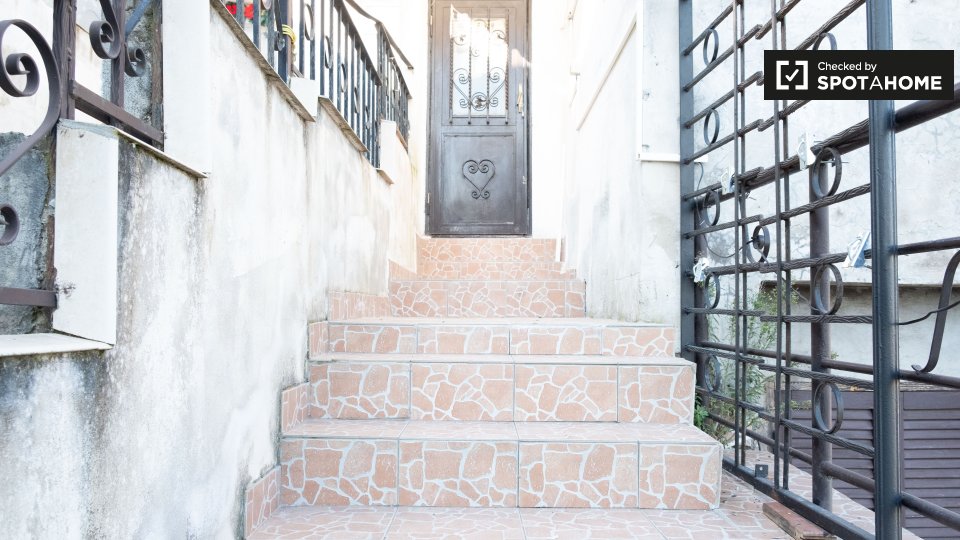 Immagine 18 di Appartamento in affitto  in Via di Porta Medaglia, 148, 00134 Roma RM, Italy a Roma