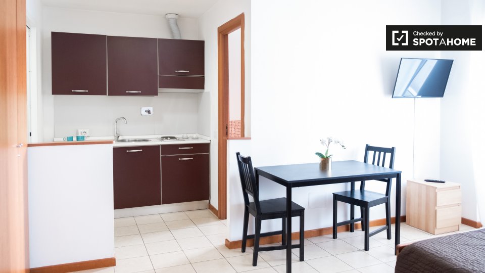 Immagine 1 di Ufficio in affitto  in Viale della Venezia Giulia a Roma