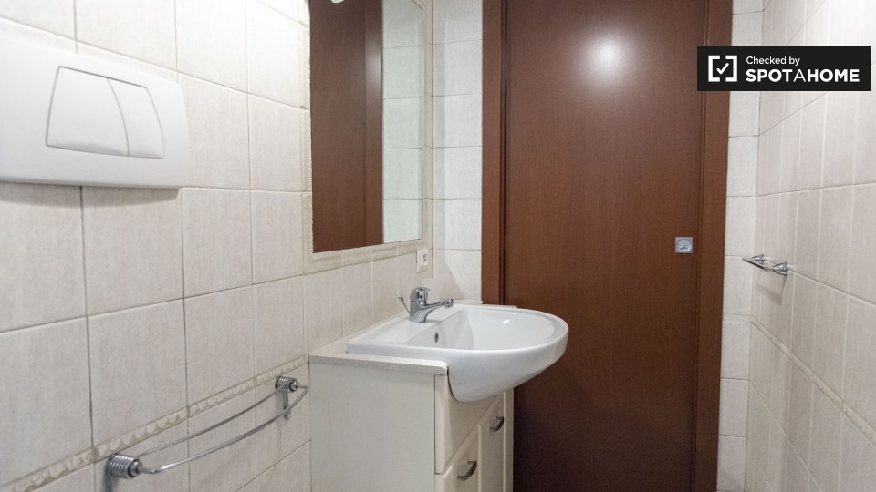 Immagine 8 di Camera condivisa in affitto  in Via Nomentana a Roma