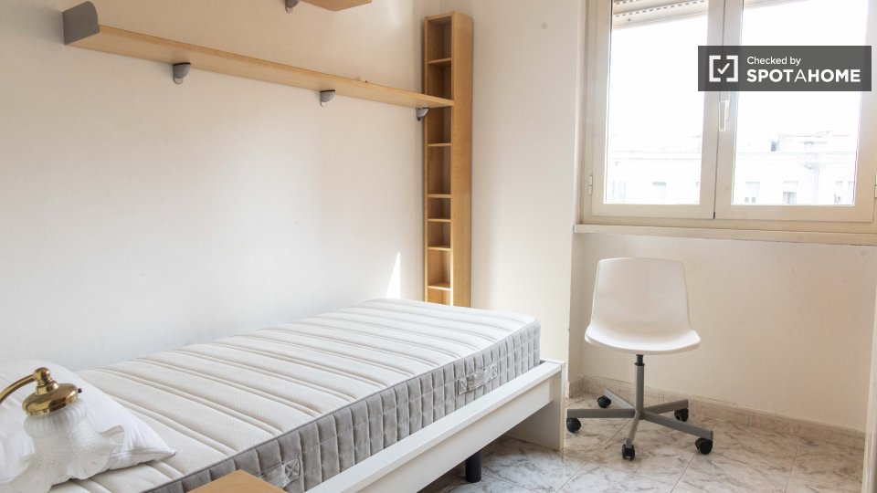 Immagine 4 di Appartamento in affitto  in Piazza Ragusa a Roma