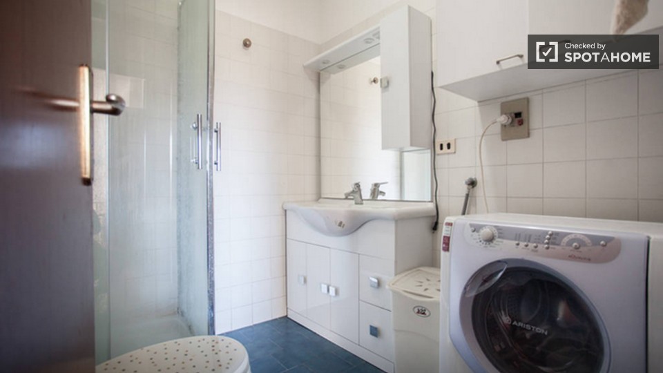 Immagine 13 di Camera condivisa in affitto  in Via dei Missaglia a Milano