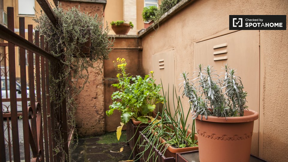 Immagine 12 di Appartamento in affitto  in Via di Vigna Pozzi a Roma