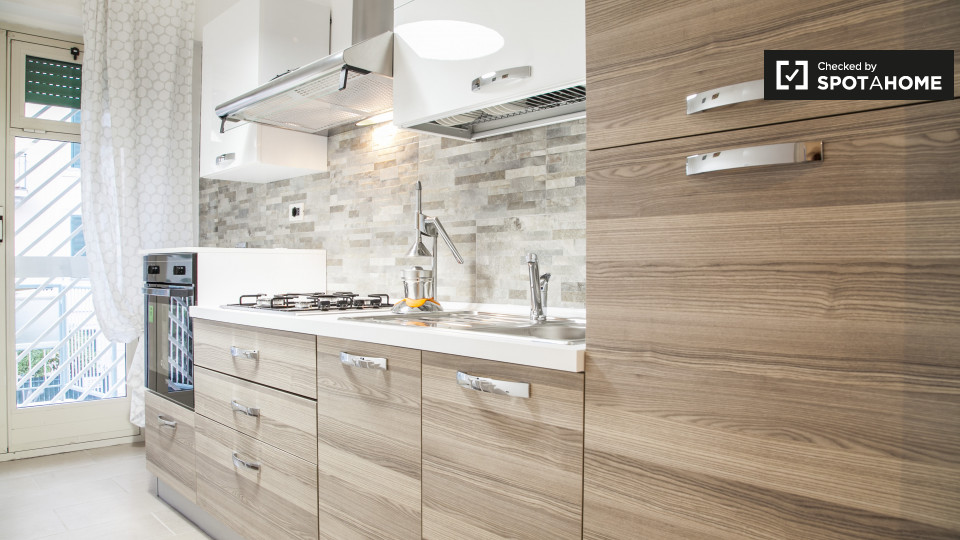 Immagine 7 di Camera condivisa in affitto  in Via Lattanzio a Roma