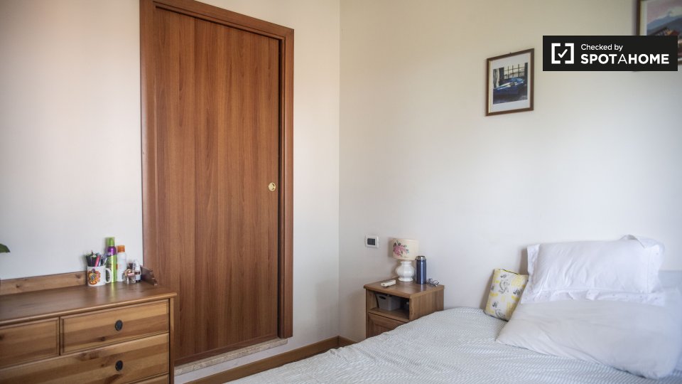 Immagine 16 di Camera condivisa in affitto  in Via Francesco Vettori a Roma