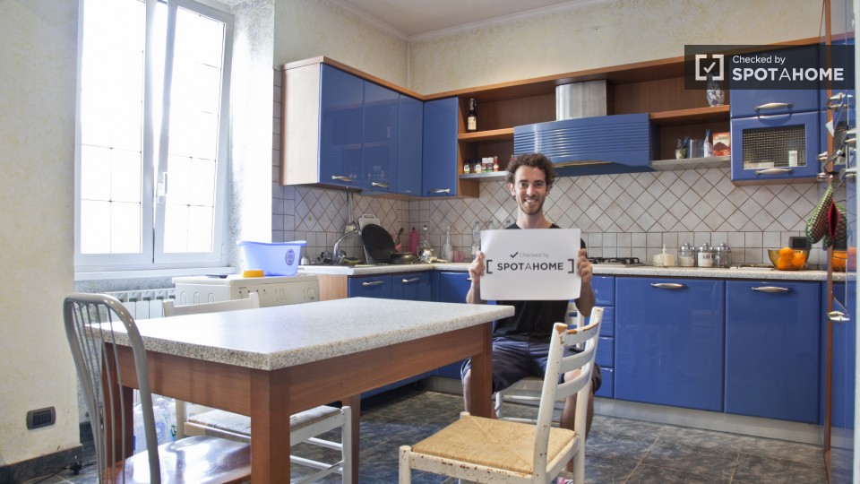 Immagine 11 di Camera condivisa in affitto  in Via dei Noci a Roma