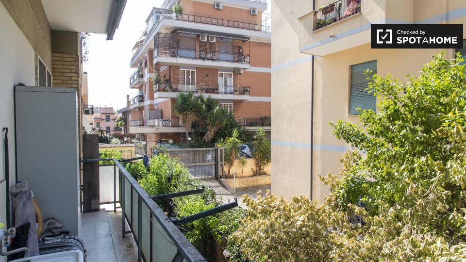 Immagine 17 di Camera condivisa in affitto  in Via di Torrevecchia a Roma