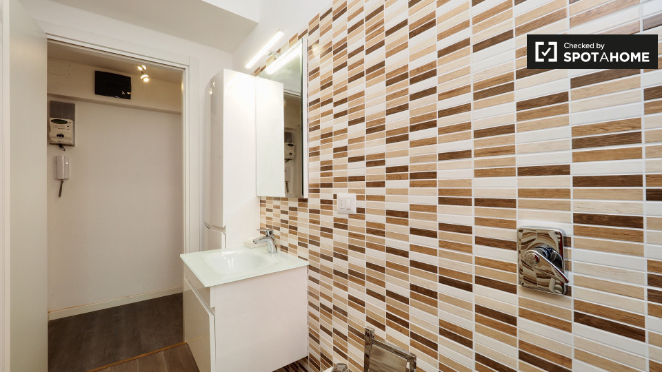 Immagine 6 di Ufficio in affitto  in Via Legnone a Milano