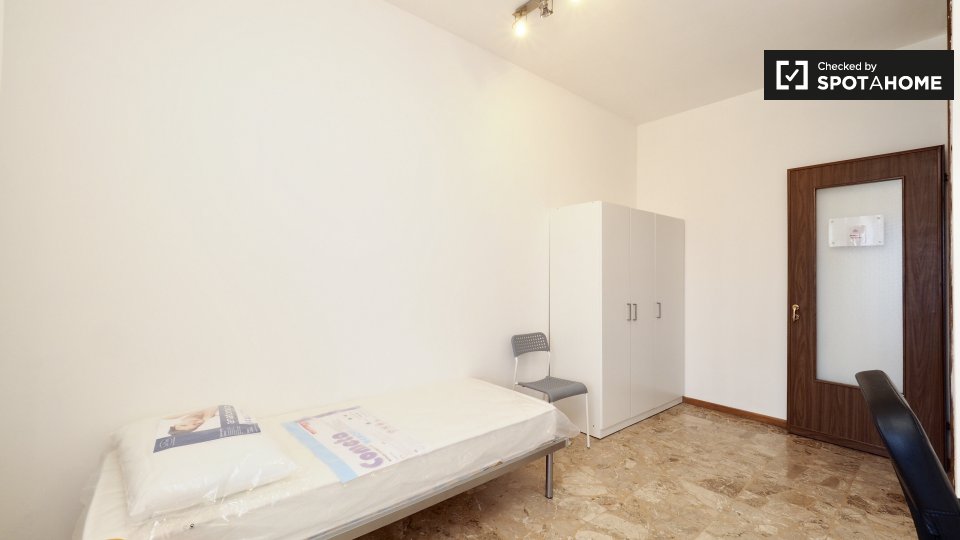Immagine 3 di Camera condivisa in affitto  in Via Sapri a Milano