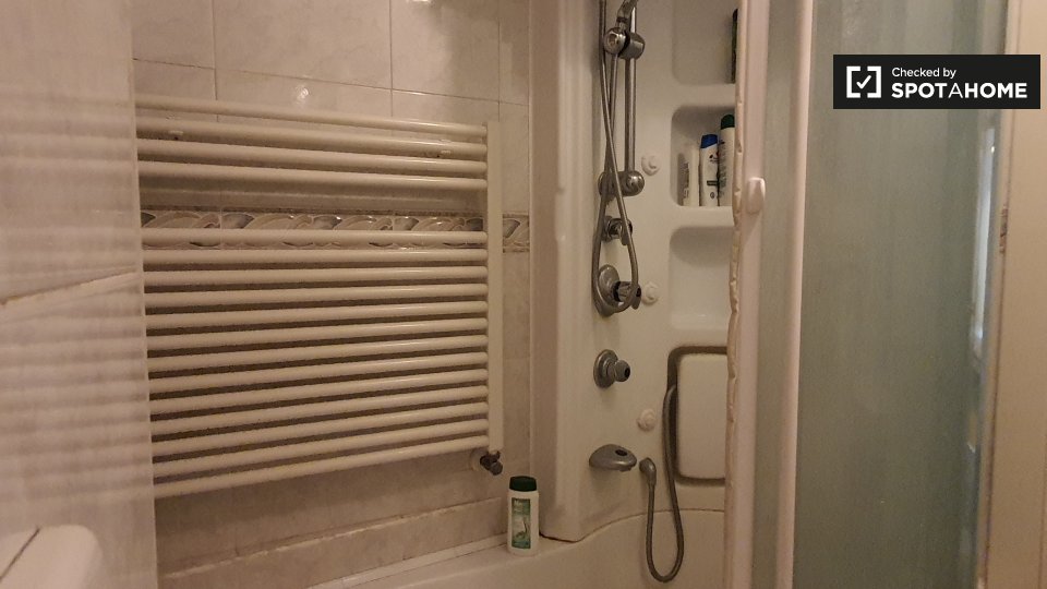 Immagine 16 di Camera condivisa in affitto  in Piazza Santa Maria Maggiore a Trento