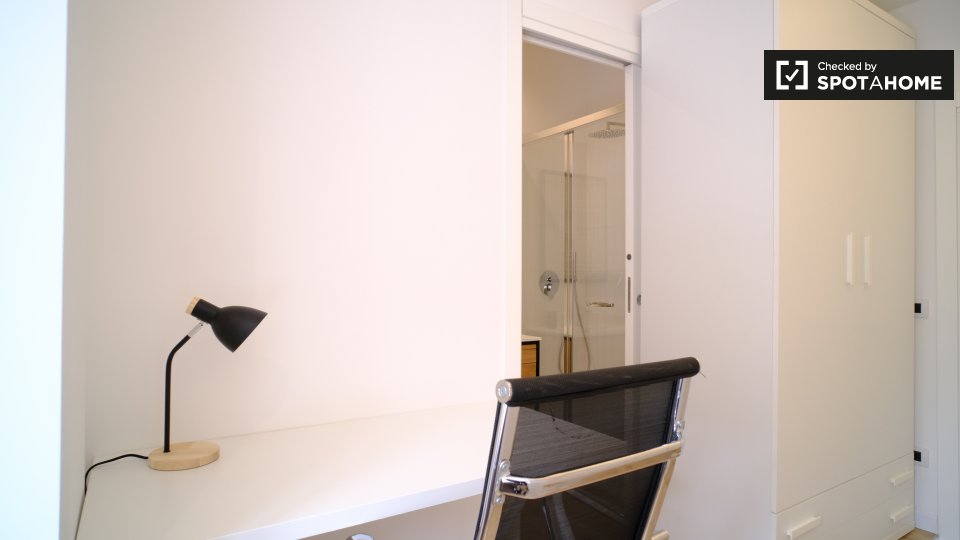 Immagine 9 di Camera condivisa in affitto  in Largo Ettore Marchiafava a Roma