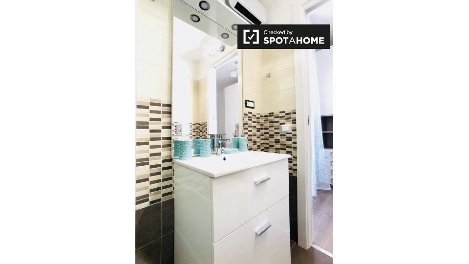 Immagine 19 di Camera condivisa in affitto  in Via Valdarno a Roma