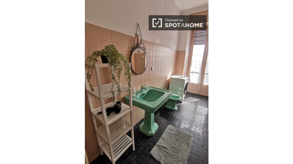 Immagine 12 di Camera condivisa in affitto  in Piazza Tancredi Galimberti a Torino